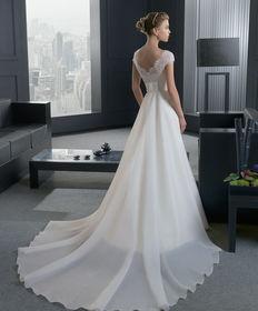 一字肩礼服图片