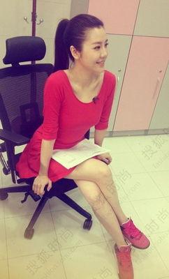 美女主播穿透明,美女主播挑战透明装，性感魅力一触即发